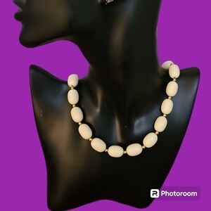 VTG NAPIER 1970s Cream Acrylic Chain Beaded Necklace